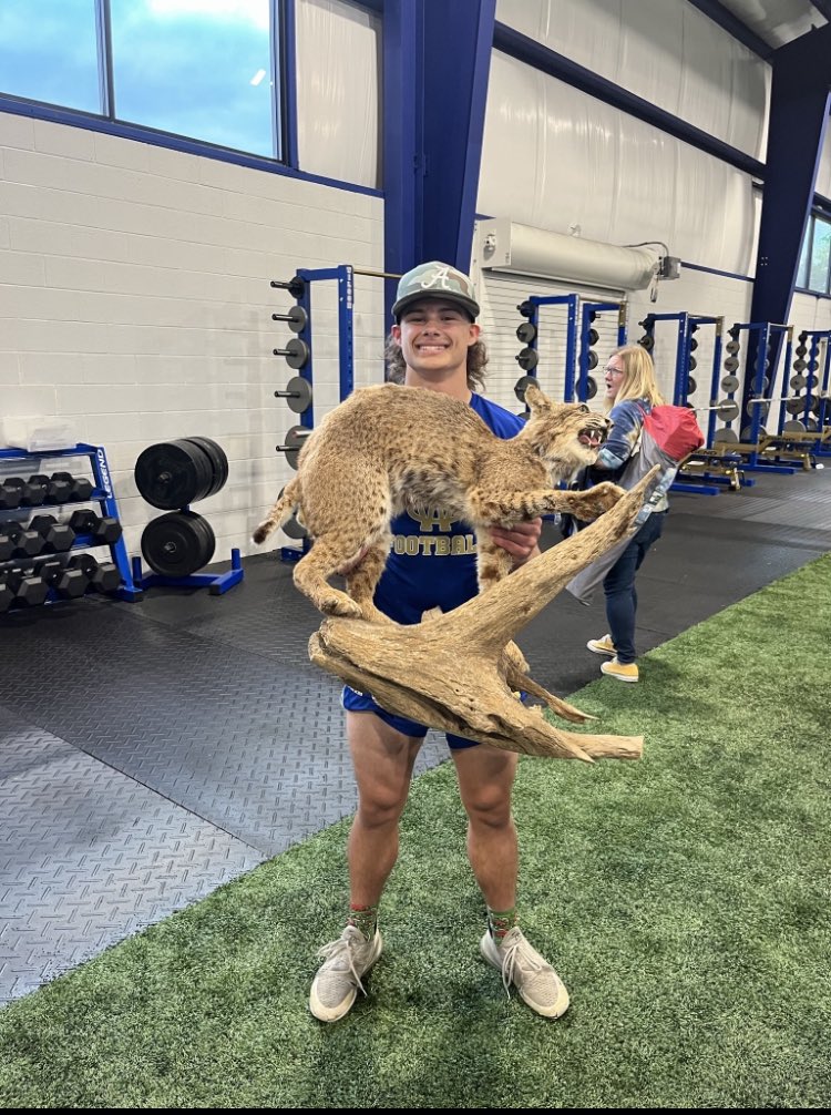 GeorgeMonachino's tweet photo. Liftathon was a success. 225 bench press and 240 power clean. @WilsonCentralFB @Coach_Kuhn @clayton_n_2 @CoachJuby @calebboy_6 @austin_piercey @coachjimvert @NCSA_Football and big Jim https://t.co/HjCNoAYVqk