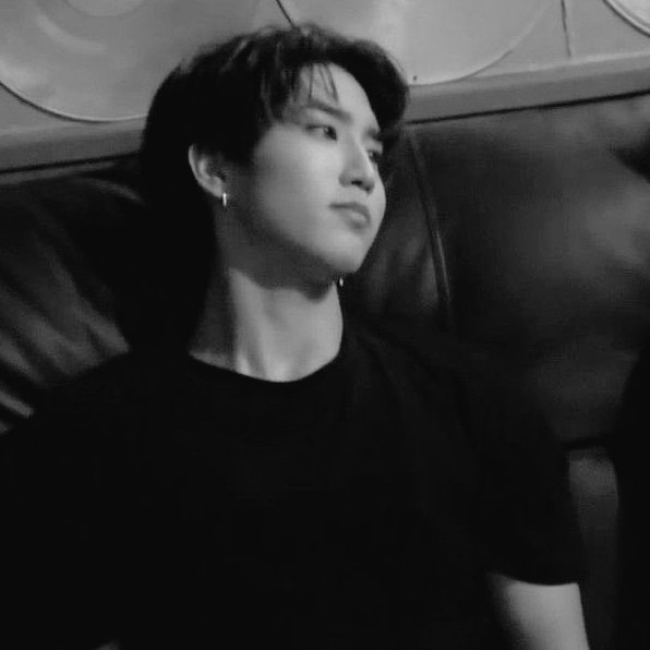 jixiezone_'s tweet photo. ❝ cinema ❞ | Mnsvng OS.

"Shh! The movie is about to start" https://t.co/b20cyBYOps
