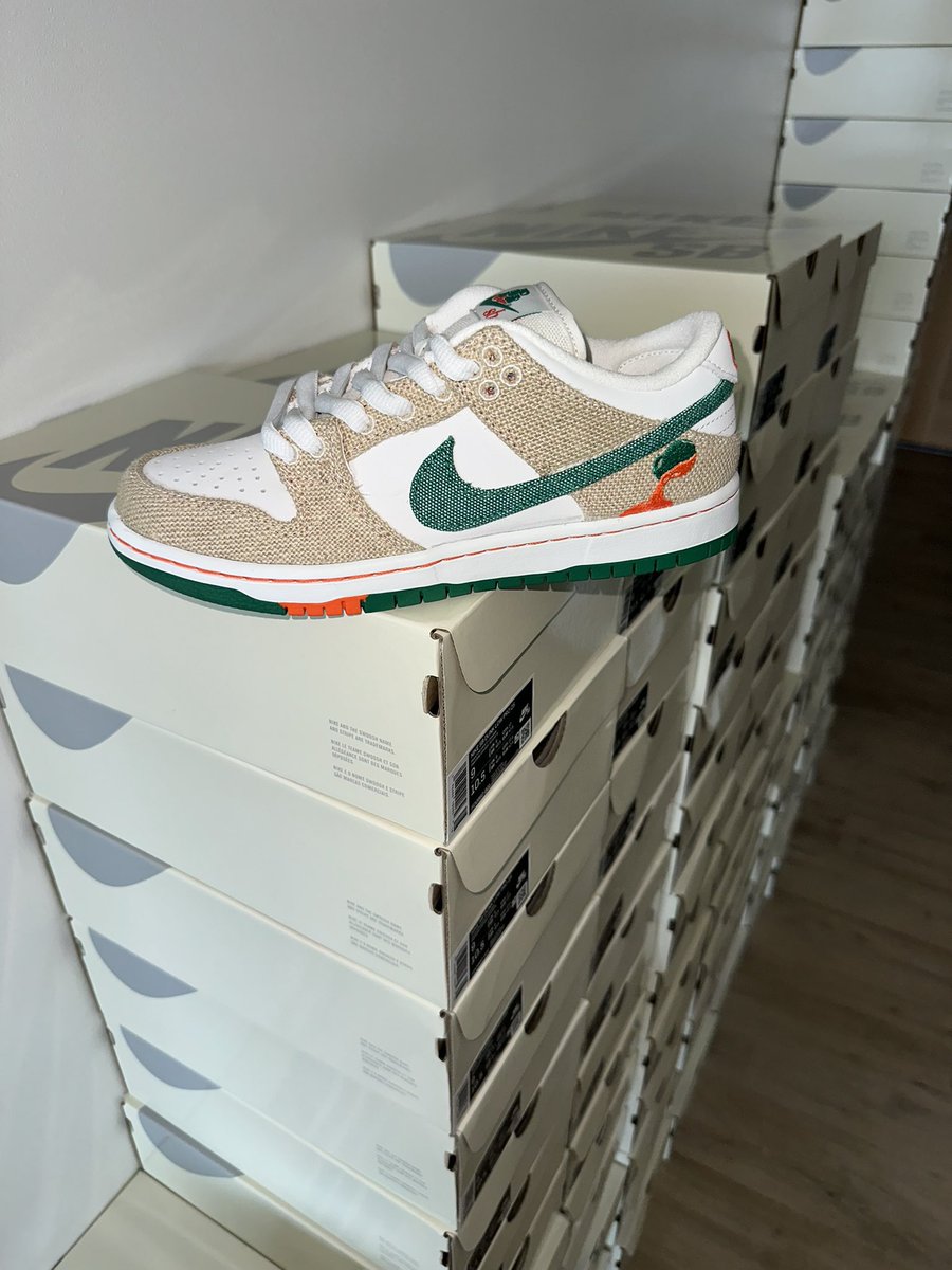 movers_sneaker's tweet photo. @kicksonfire DM US ALL SIZES AVAILABLE https://t.co/qmot1oNQZN