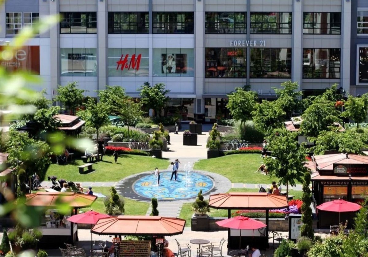 UPTOWN VICTORIA • CANADA 
Design &amp; Planning
#BeyondBuildings 🌇

Architectural Design by DESIGNCORP International