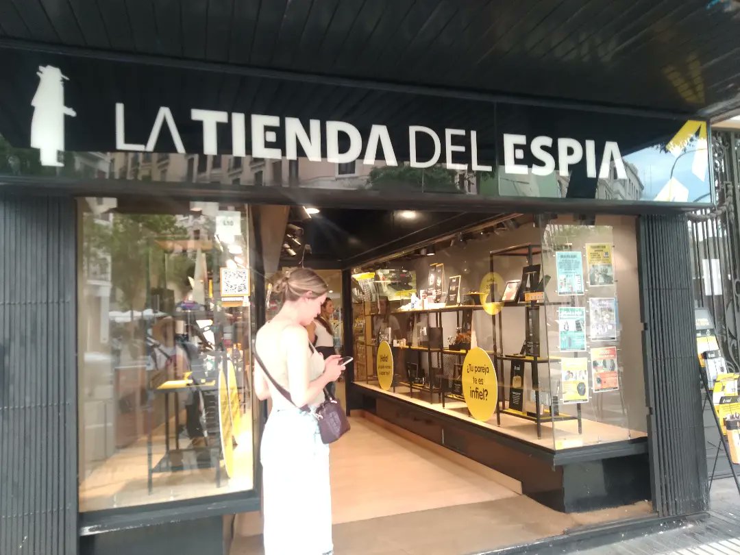 Rodrigo J Quintana on Twitter "La Tienda del Espía acá en Madrid"