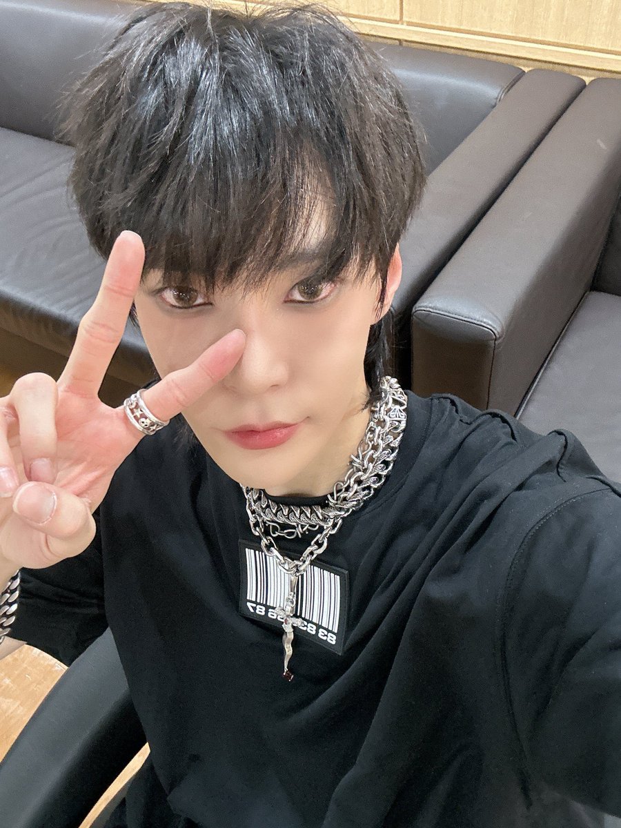 bnnuy on Twitter "*grits teeth*"