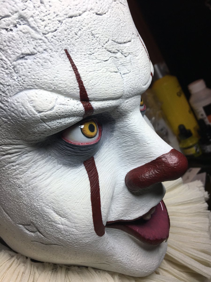 twitchy_cole's tweet photo. Here’s a Pennywise bust that I made https://t.co/QyRl7V9vgT
