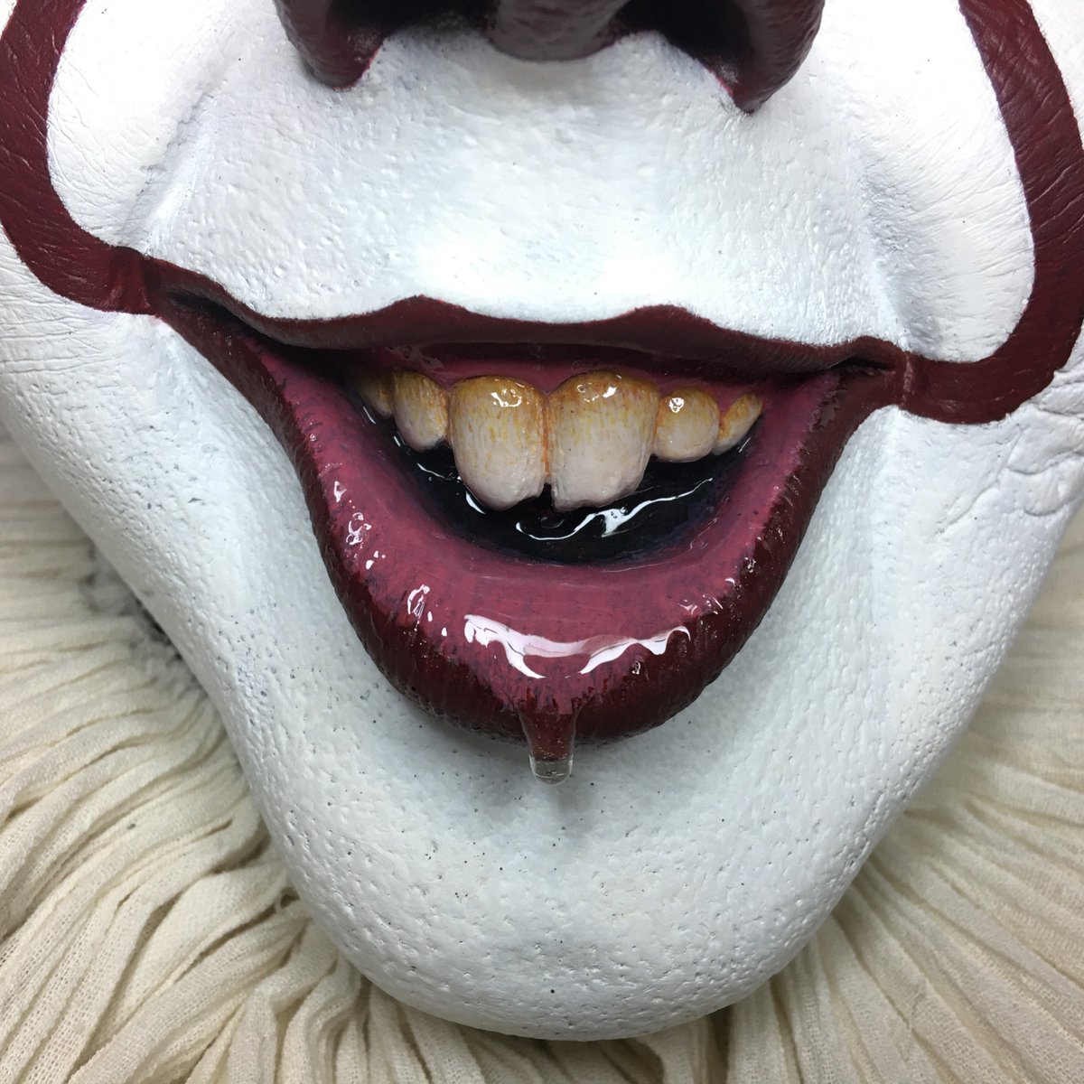 twitchy_cole's tweet photo. Here’s a Pennywise bust that I made https://t.co/QyRl7V9vgT