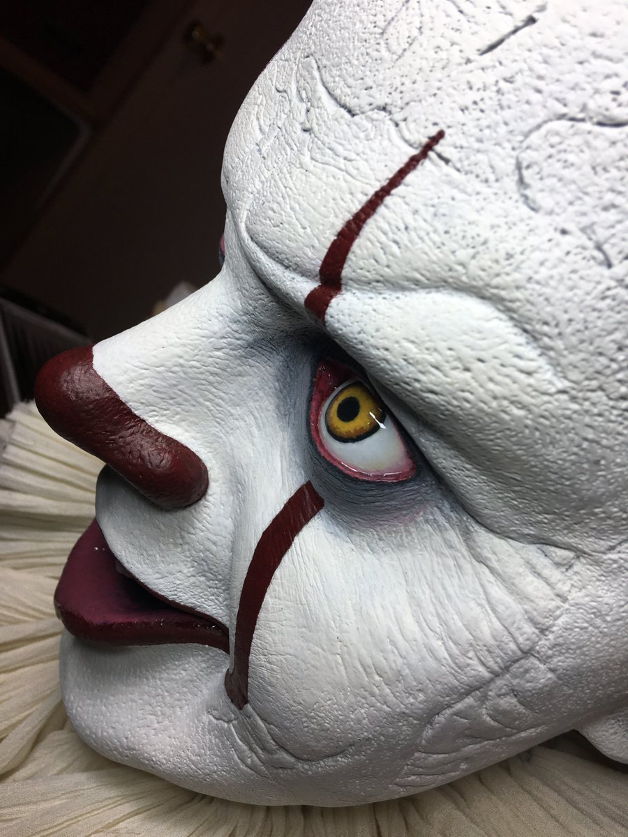 twitchy_cole's tweet photo. Here’s a Pennywise bust that I made https://t.co/QyRl7V9vgT