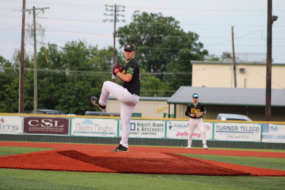 HSMBSBL's tweet photo. A few shots from the series clincher! @HSM_Athletics https://t.co/qOUPgXT8Jm