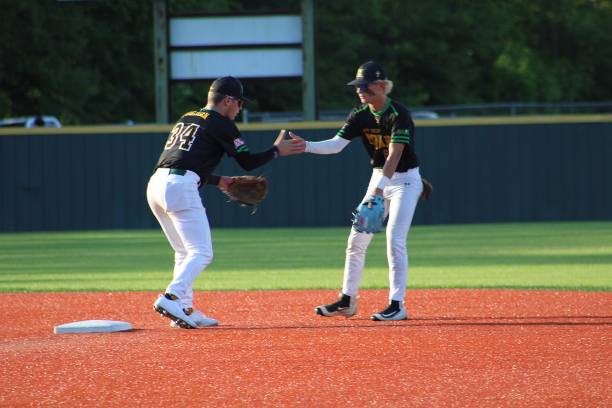 HSMBSBL's tweet photo. A few shots from the series clincher! @HSM_Athletics https://t.co/qOUPgXT8Jm