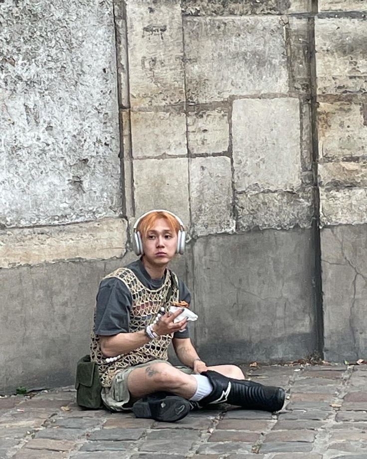 HCKEEEE's tweet photo. meu noivo parecendo um mendigo, juroKKKKKK desculpa amor, mas você tá parecendo muito https://t.co/6x0PqC3n98