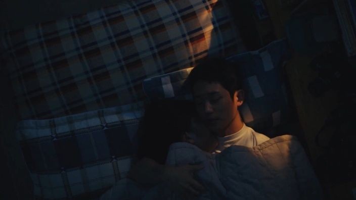 Tune in For Love masih jadi top tier di list gue buat film romance yg nggak menye-menye. plot, pemeran, sinematografi, original soundtrack, semuanya perfect! film ini bener-bener manifestasi dari salah satu OST-nya, Coldplay - Fix You.