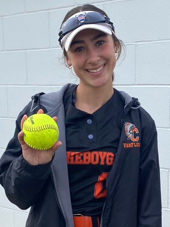 231 Fusion 16U Libby VanFleet <a href="/lvanfleet00/">Libby VanFleet</a> (Cheboygan, '24) with a walk-off grand slam tonight.  #fusionstrong
