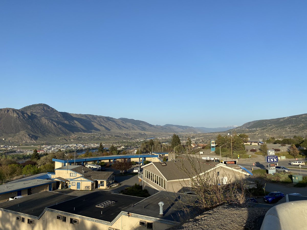 TrackRose's tweet image. Helping with a track trip with some great kids. This reminded me of the fantastic teams (students and coaches) from 2014, 15, 16, 17, 18 and of course the snowed in 2019 group