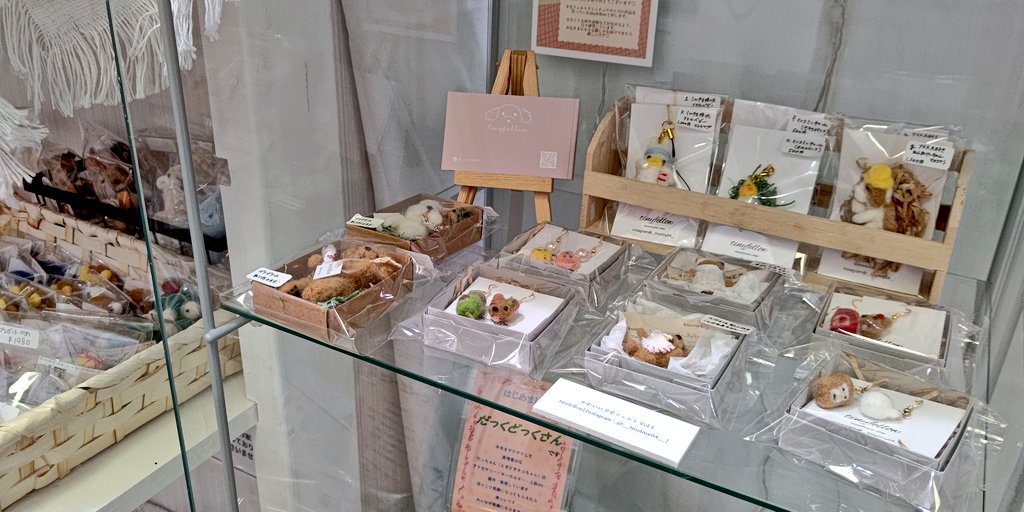 nakazaki_IYN204's tweet photo. 『かわいい羊毛フェルト展』も
猫展と同時開催中！

かわいい、ここにしかない羊毛作品がたっぷりと並んでおりますので、
ぜひお手にとってご覧くださいね

#IYN
#羊毛フェルト https://t.co/soTEKOEh0E