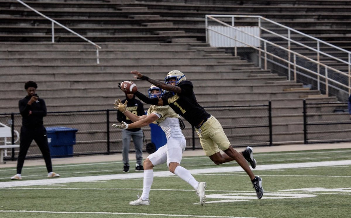 J4_era's tweet photo. Had a great spring can’t wait until the fall…@CoachCrissup @Coach_Stammetti @EJLASSITER @KairosHolmes @pmelite7 @Norsemen_FB https://t.co/T1FbuuA8eS