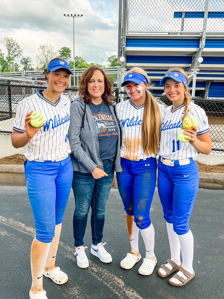 Great team win in 1st round of playoffs! Run ruled Webb 15-0 in 3 innings.  3-3 w/2 HRs & 6 RBIs. Congrats to @MadisonMcHenry4 on her HR &  @baileyshepard15 for a great game in the circle! Thanks to @AngelaESullivan for coming out! @betyree @Dawsie12 @DCAWildcats @SullysHustle