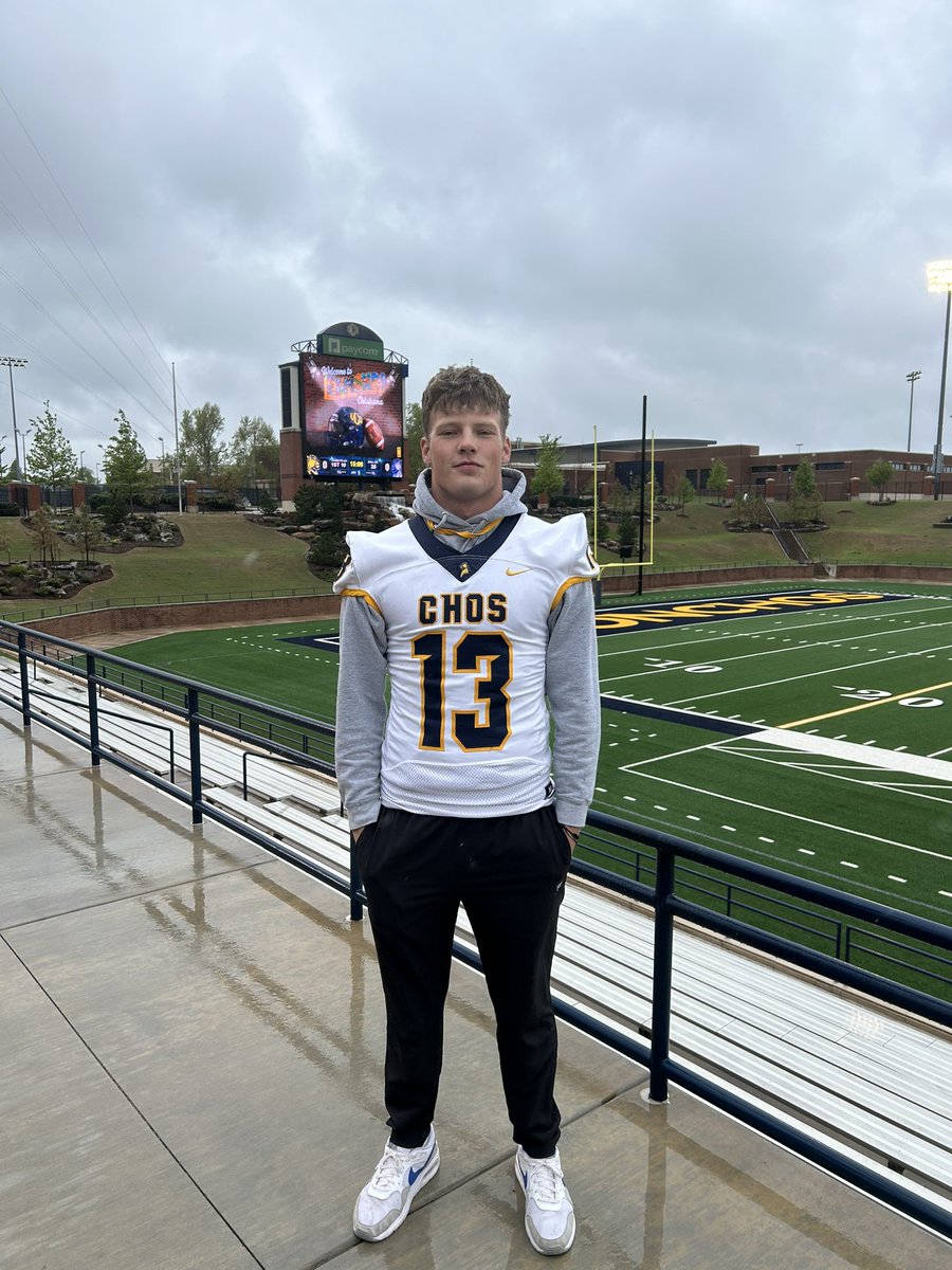 thejacksonbergt's tweet photo. Thank you @_CoachDonald &amp; @_CoachNeal_  as well as all of @ucobronchofb staff for having me out today‼️ I had a great time! #RollChos https://t.co/m7DOtxxebR