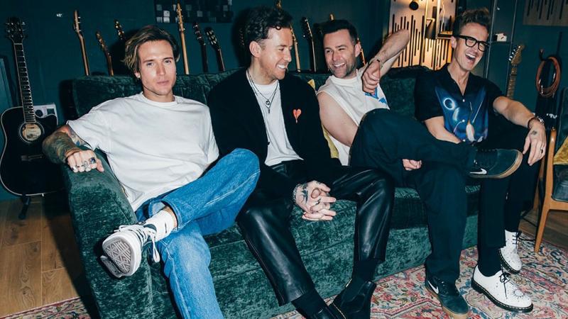 portalitpop's tweet photo. Com referências aos anos 80, McFly lança clipe para “God of Rock &amp; Roll” e manda recado para fãs brasileiros https://t.co/i0VYAT9zJB https://t.co/YP6cpcqjEg