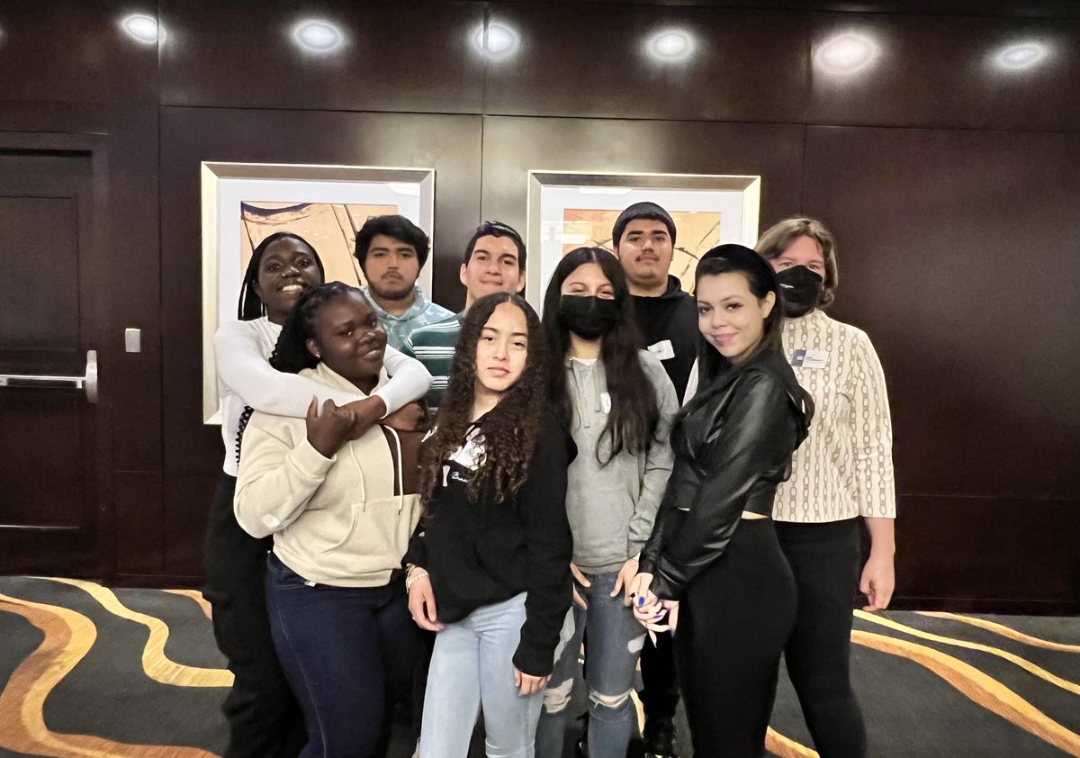 RooseveltCAA's tweet photo. Today our Culinary Arts @NAFCareerAcads chefs visited @hyattwashington to learn about the property &amp; careers in hotels as part of @Hyatt's Global Month of Service. Thank you @amer_exp_found &amp; @destinationdc for the experience! #BeFutureReady #InaHyattWorld https://t.co/hsf5Efg7gb