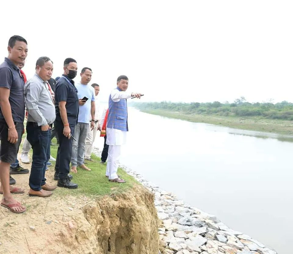 TuliramRonghang's tweet photo. Looking at the site of  Embankment construction for controlling water spill, and to check the Kopili river erosion in Phangtengphrang, Bohapi, Mek Ang arong, Ronglangbung areas under Bithung Rengthama Constituency. 

With Mongal Sing Timung, EM, @HSRONGPHAR, MAC, et al. https://t.co/hMyDT2z0Pa