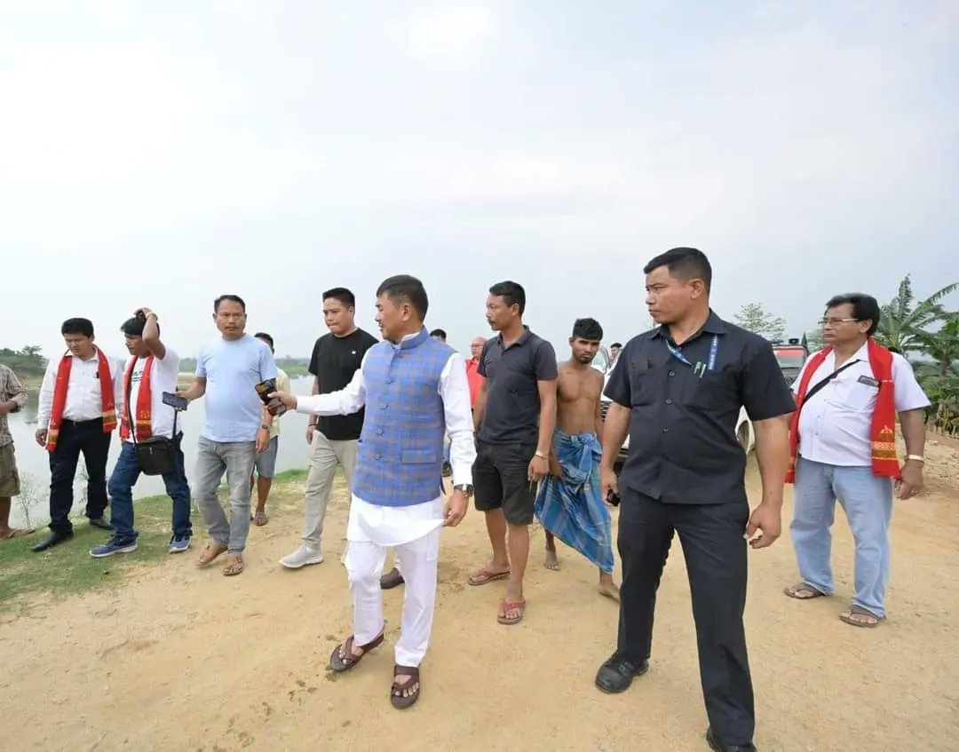 TuliramRonghang's tweet photo. Looking at the site of  Embankment construction for controlling water spill, and to check the Kopili river erosion in Phangtengphrang, Bohapi, Mek Ang arong, Ronglangbung areas under Bithung Rengthama Constituency. 

With Mongal Sing Timung, EM, @HSRONGPHAR, MAC, et al. https://t.co/hMyDT2z0Pa