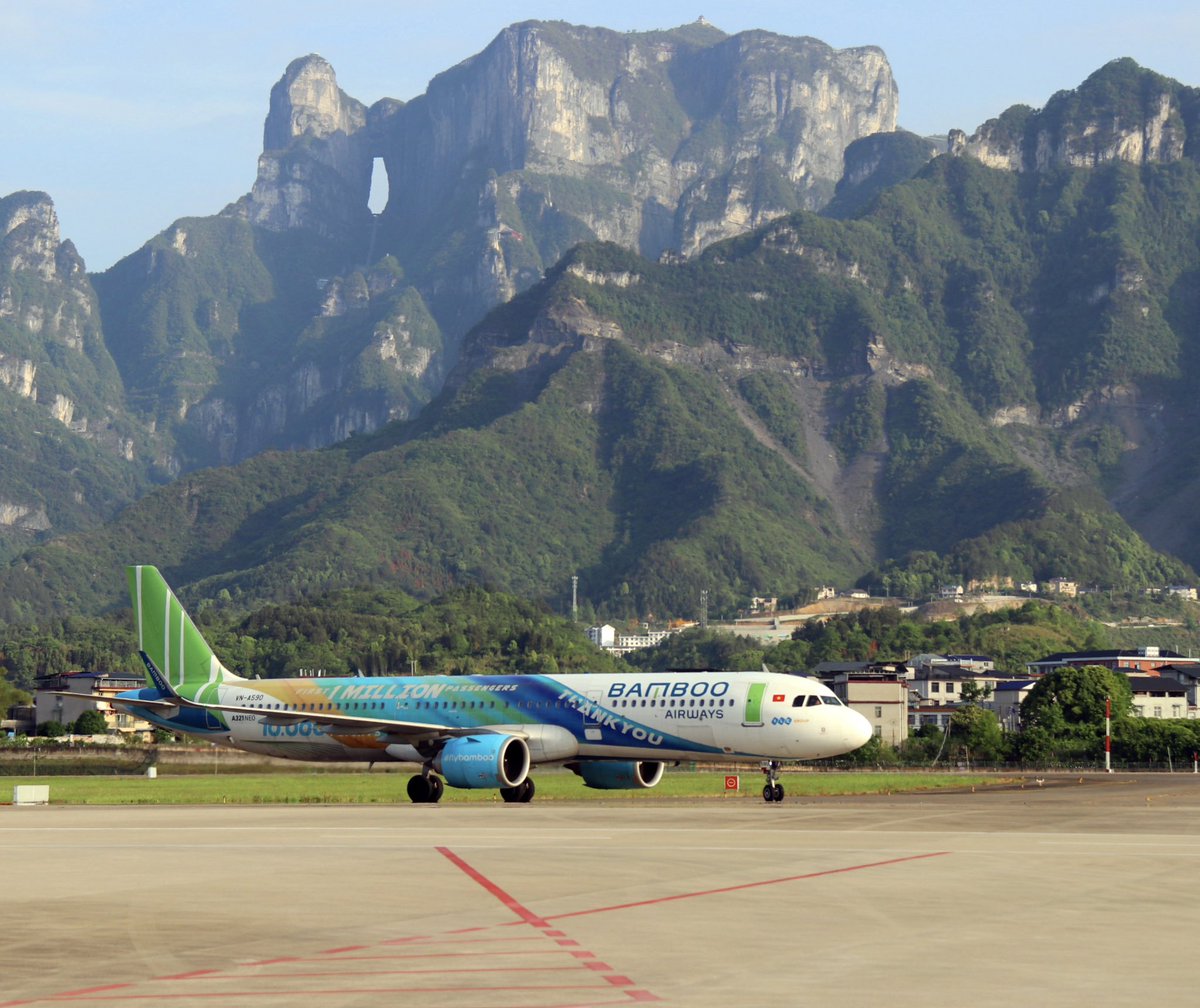 bamboo_airways's tweet photo. Bamboo Airways has successfully operated its first charter flight from Ho Chi Minh City to Zhangjiajie, China 🇨🇳
#BambooAirways #Fly_Bamboo #More_than_just_a_flight https://t.co/aXtmDB8Pr0