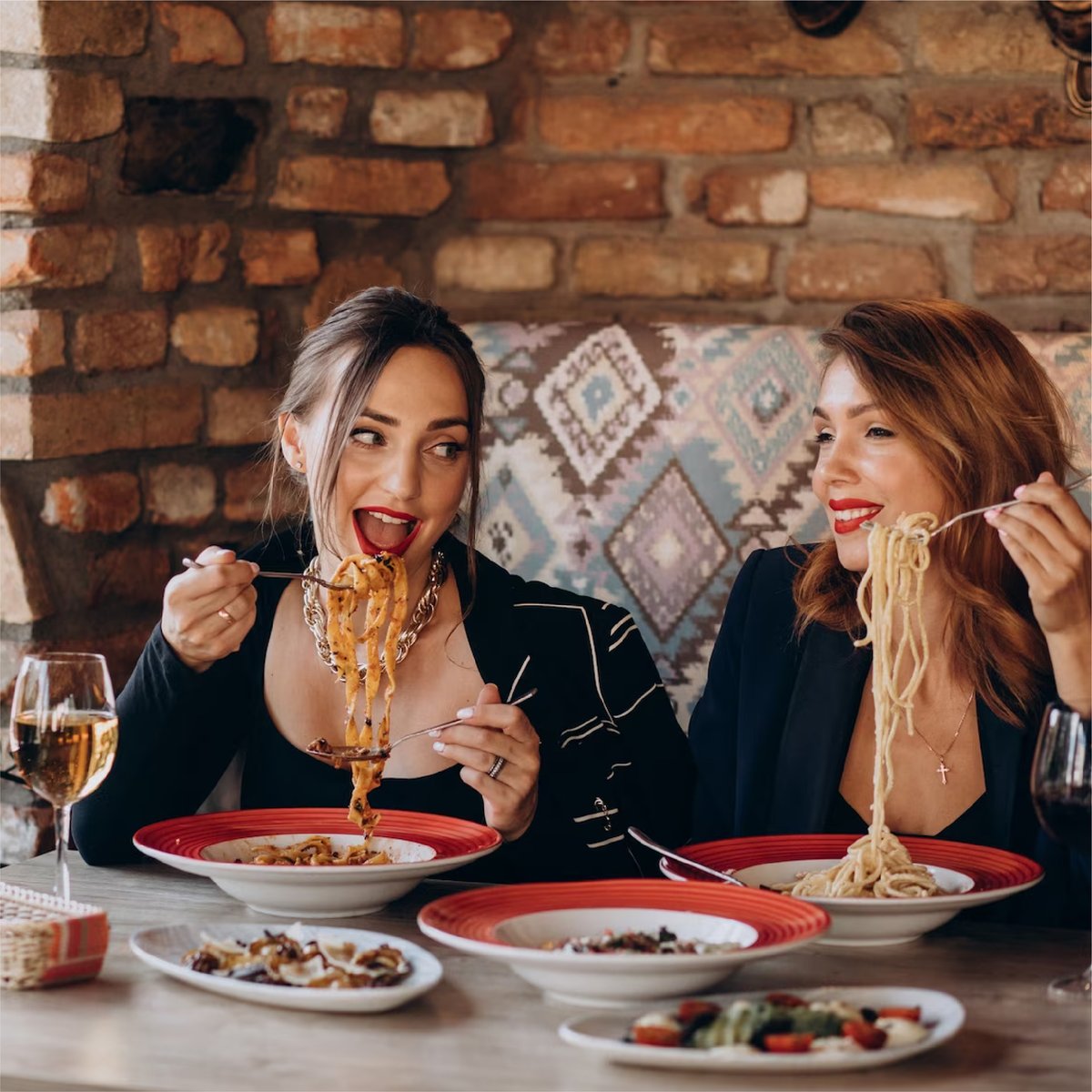 sharewithoscar's tweet photo. Get ready for a hassle-free weekend in the city with us!

Whether you're brunching in the laneways or hitting up the markets, we've got you covered. Stay tuned to our blog as we are going to share many ideas, tips and local recommendations to enjoy your days all year long! https://t.co/eHRfRNp6P7