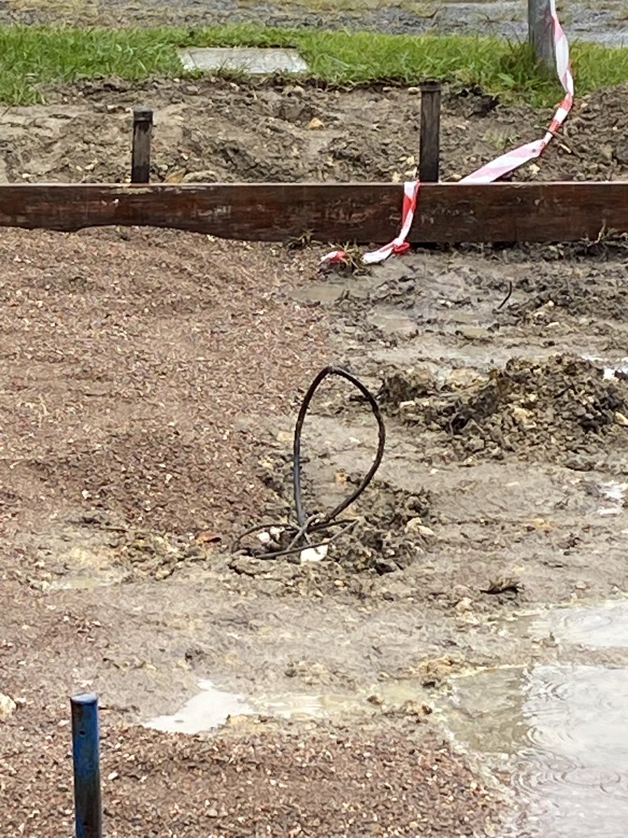 Not a fan of public shaming, but would ❤️ to know why <a href="/NBN_Australia/">nbn® Australia</a> &amp; <a href="/Telstra/">Telstra</a> think this cable sticking up in footpath for 3.5 days is NOT an urgent #safety issue 🤷‍♀️
And yes, it’s been reported, investigated, followed up, but NOT fixed. And yes, internet &amp; phone are down 🙄