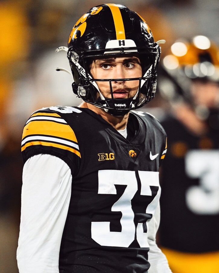 PFF_College's tweet photo. Denver selects Iowa CB Riley Moss 83rd overall

🟠 89.4 PFF Grade since 2021 (2nd among Big Ten CBs) https://t.co/nDKbV860CK