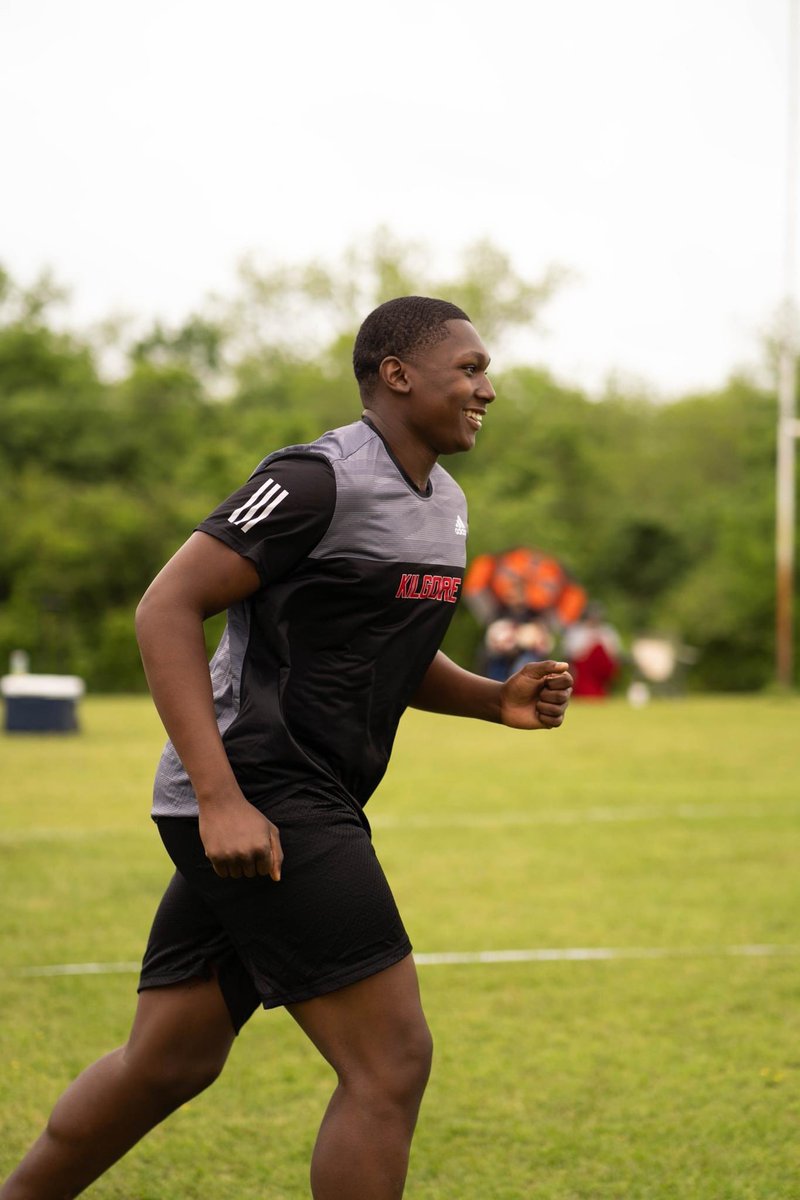 I keep telling y’all…I got a junior 6’3 270 OT who was an All-State Tackle who just qualified for State in the Discus🤷🏽‍♂️ and he 🏀 ‘s. I’m trying to contact as many coaches as I can…