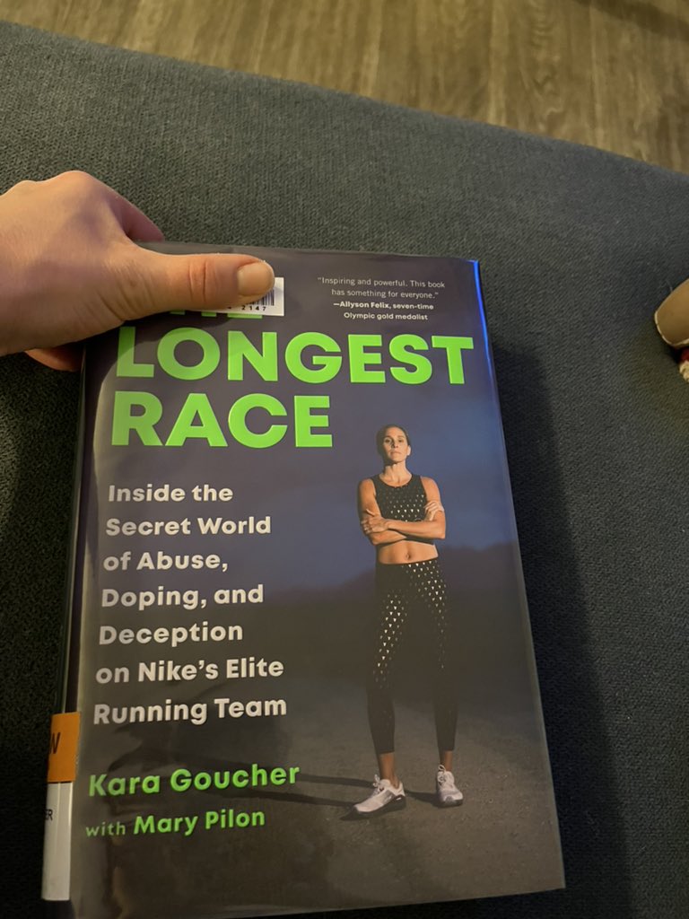 cyclistia's tweet photo. Finished my doctorate just in time 2 have time 2 read for fun! Did u know 2 of the best US female runners released books this year? Perfect company carb loading for my own 🚵🏻♀️🚴🏻♀️training this week. #supportwomeninsport #running #BostonMarathon @des_linden @karagoucher https://t.co/t7ts99IDSr