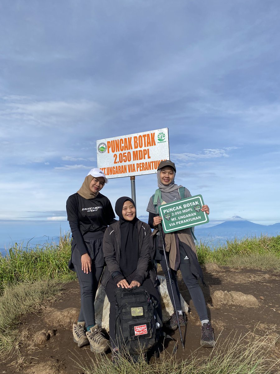 dantytasya's tweet photo. First time mendaki gunung bersama sister, superrrr hepiii🥰🫶 https://t.co/tj3kAPREvP