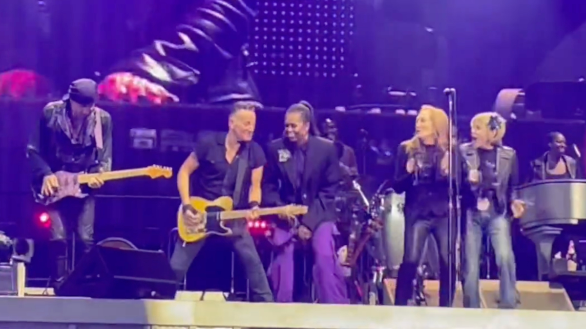 Springsteen bot tweet media