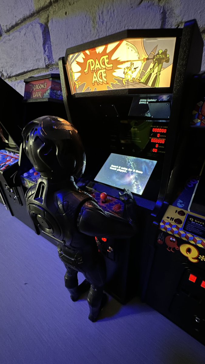 90minutetape's tweet image. Got our @NewWaveToys #Cinematronics #SpaceAce 1/6 scale arcade game replica today! So cool!