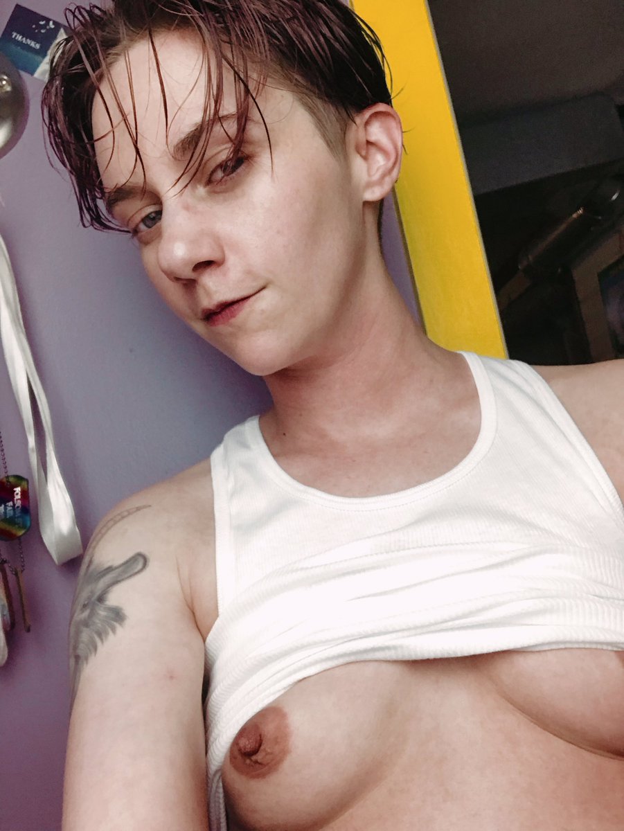 _MercyWest_'s tweet photo. Fresh out of the shower 😝 https://t.co/uDqvtLynA5