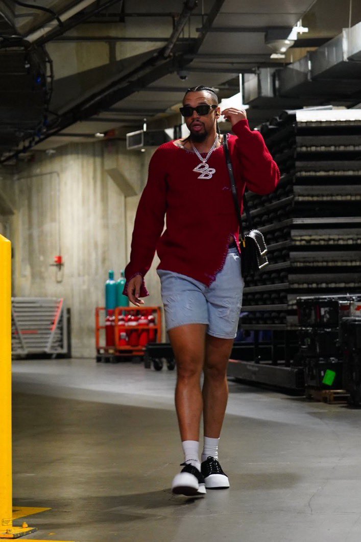 Mariannoo's tweet photo. Dillon Brooks showed up dressed like when Clarissa was bout to explain it all https://t.co/oE57T1GXwD