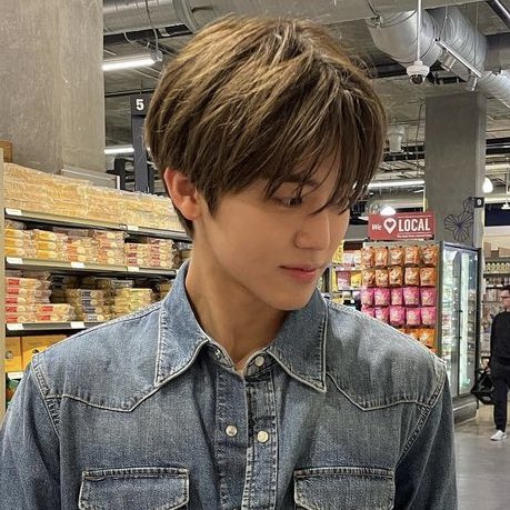 jaemr9n's tweet image. jaemin ୨୧

Amable, honesto y divertido de vez en cuando. A veces no se percata de lo atractivo que es. Sociable. Tiene buena estabilidad económica pero no habla mucho sobre eso. Idealiza el amor romántico.