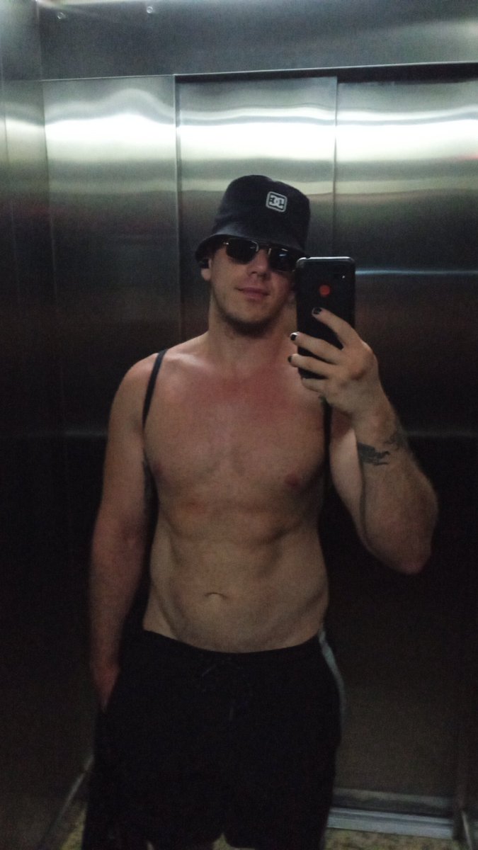 Urbanleggend's tweet photo. Sei que está frio, mas talvez a gente possa esquentar um pouco a noite né não?😜
I know its freezing cold, but i thing we can do something to change that 😜
#sextou #motherfucker #hot #urbanleggend #privacy #onlyfriends #wet #mybigbutty #seenvolve https://t.co/v7KgFgW2oU