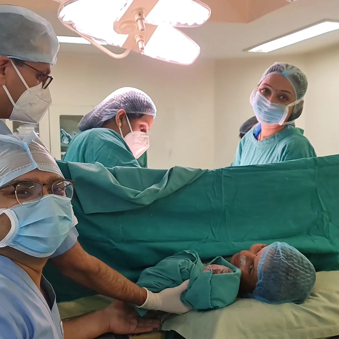 DrVaishali2006's tweet photo. Scarless removal of a 15cm fibroid without any damage to uterus. #laparoscopicsurgery #LaparoscopicMyomectomy #fibroidsawareness #fibroidsolution #fibroidtreatment https://t.co/QpOKi2DXWK