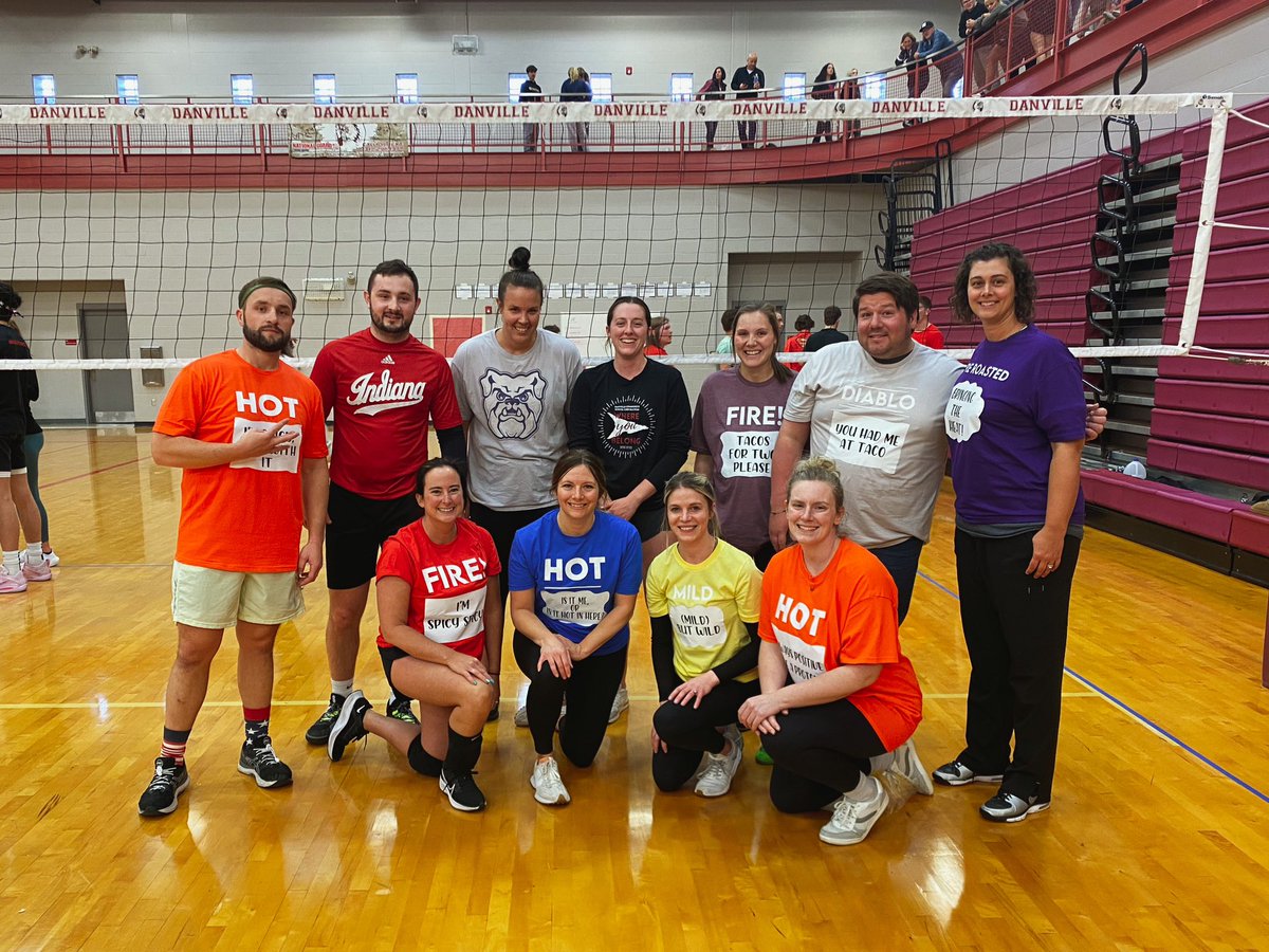 DvilleVB's tweet photo. Seniors came out on top against our staff team🥇 

Juniors, Sophomores, &amp; Freshmen all gave great effort throughout the evening👊

It wouldn’t have been so enjoyable without the support of our community partners &amp; all the fans who came to watch. Thank you!!🤩 https://t.co/MKk9BYZj9m