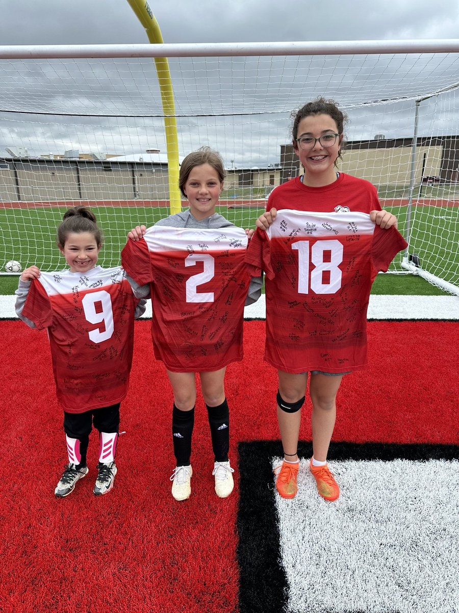 LadyPupsSoccer's tweet photo. Around 50 girls came out in the cold and wind to practice with the lady pups today! It’s always so rewarding for our team to give back to our amazing community in a small way. Lots of future PUPS on the way. https://t.co/sv2jf0fkxj