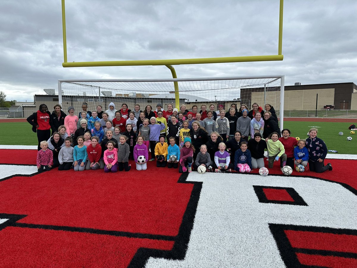 LadyPupsSoccer's tweet photo. Around 50 girls came out in the cold and wind to practice with the lady pups today! It’s always so rewarding for our team to give back to our amazing community in a small way. Lots of future PUPS on the way. https://t.co/sv2jf0fkxj