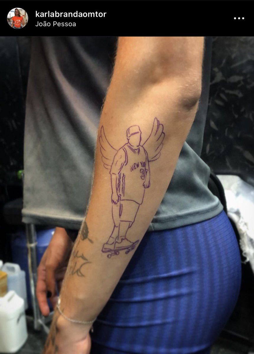 karlapbrandao's tweet photo. "Eu sei que ainda estamos longe do fim... Então vamos viver e um dia a gente se encontra..."
•🤍👼🛹💓✨•
@Parzival0001 DONO DESSA ARTE, EXCLUSIVA PRA MIM!😍
Artista: @seventattoostore 
#choraoeterno #cbjr #artenapele #tattoo #homenagem #comamor  #rastatattoo #jampa #nordeste https://t.co/SPivTJsEhO