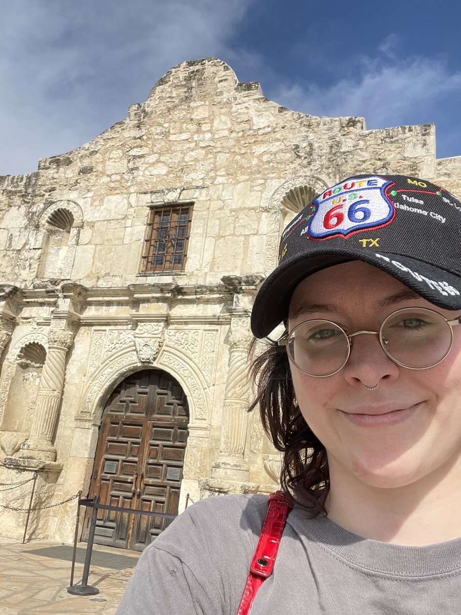 sarahroachVA's tweet photo. Spent the afternoon enjoying Fiesta San Antonio &amp; getting ready to see your lovely faces at Mini Mini Con TOMORROW! 

Come on out!!⭐️🤠🌮 https://t.co/9OHtXpGe3j
