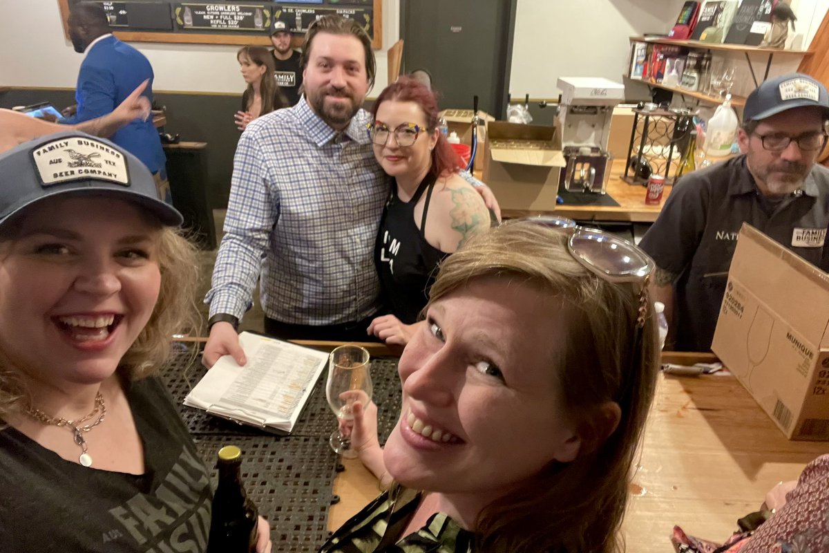 EveryLittleJoy's tweet photo. 🎉 Had such a wonderful time with friends at the Family Reunion on Saturday! Thank you @TheFamilyBeer for creating one of my favorite places to be. ☺️💚 

🍻 “Around beer, you’re family.” 🍻 

#beer #austin 

@JensenAckles @FallenIdentity @MarysiaRae https://t.co/ERpNitnRzf