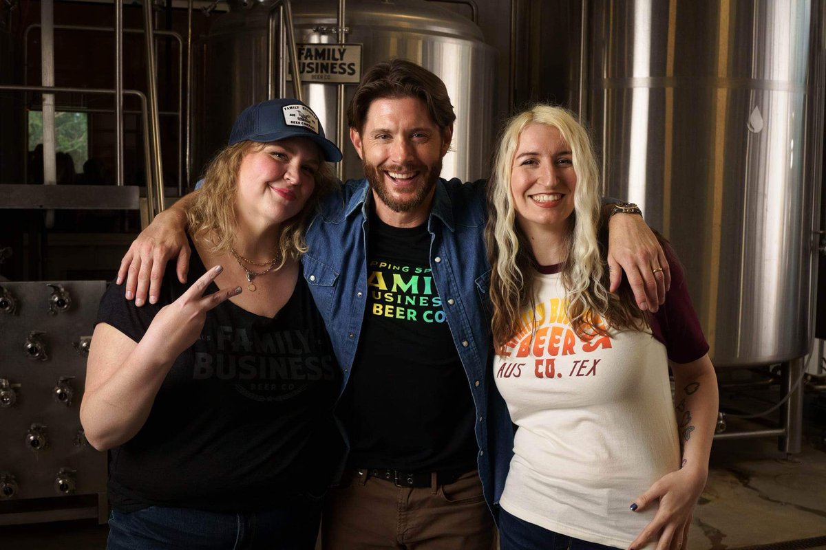 EveryLittleJoy's tweet photo. 🎉 Had such a wonderful time with friends at the Family Reunion on Saturday! Thank you @TheFamilyBeer for creating one of my favorite places to be. ☺️💚 

🍻 “Around beer, you’re family.” 🍻 

#beer #austin 

@JensenAckles @FallenIdentity @MarysiaRae https://t.co/ERpNitnRzf
