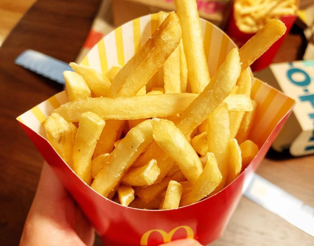 AkeemSharyzal's tweet photo. Korang prefer fries mana? Mekdi ke Kfc? https://t.co/obrSJI1WJr