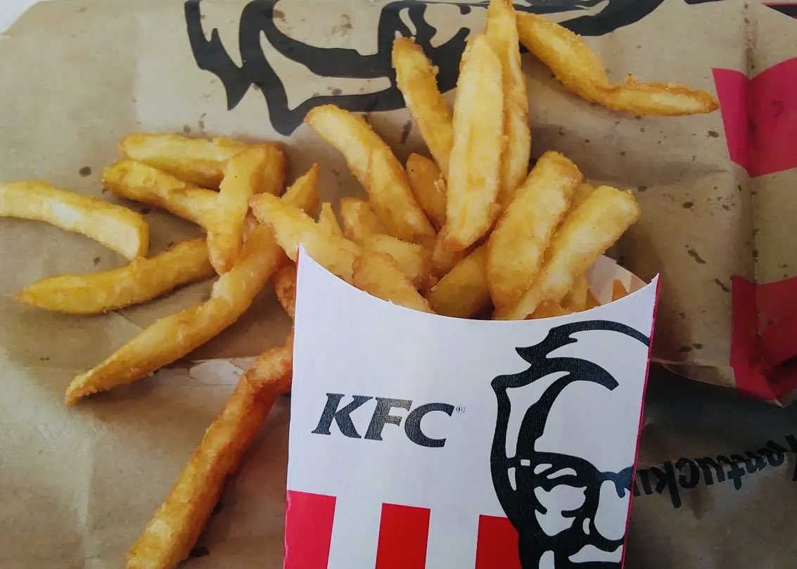 AkeemSharyzal's tweet photo. Korang prefer fries mana? Mekdi ke Kfc? https://t.co/obrSJI1WJr