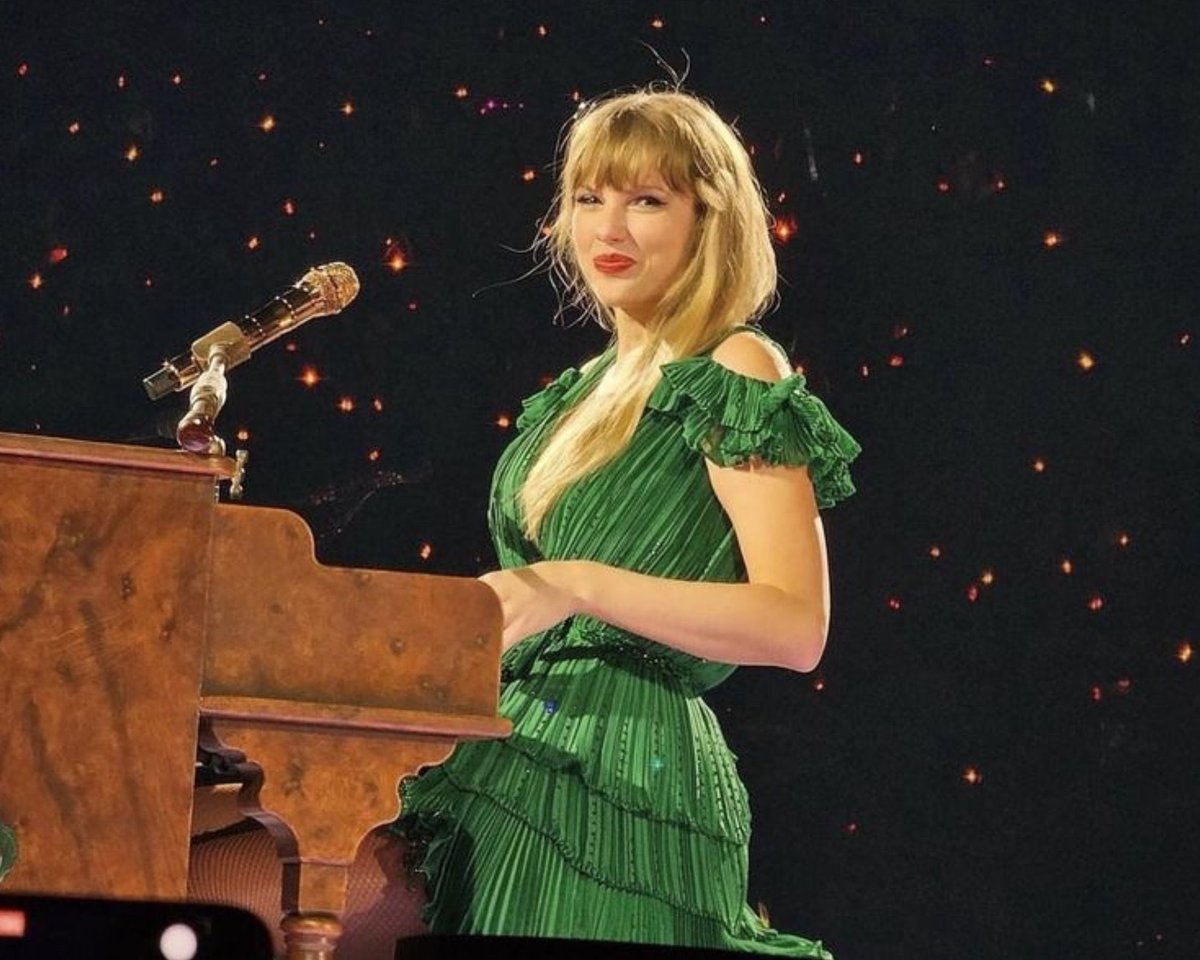 tswifterastour's tweet photo. 🚨| Taylor Swift performs “coney island” from “evermore” as the second surprise song for Day 3 of ‘The Eras Tour’ in Atlanta, Georgia dedicated to The National!
#TSTheErasTour  #AtlantaTSTheErasTour #TSTheErasTourAtlanta https://t.co/YSCUnsOp2a