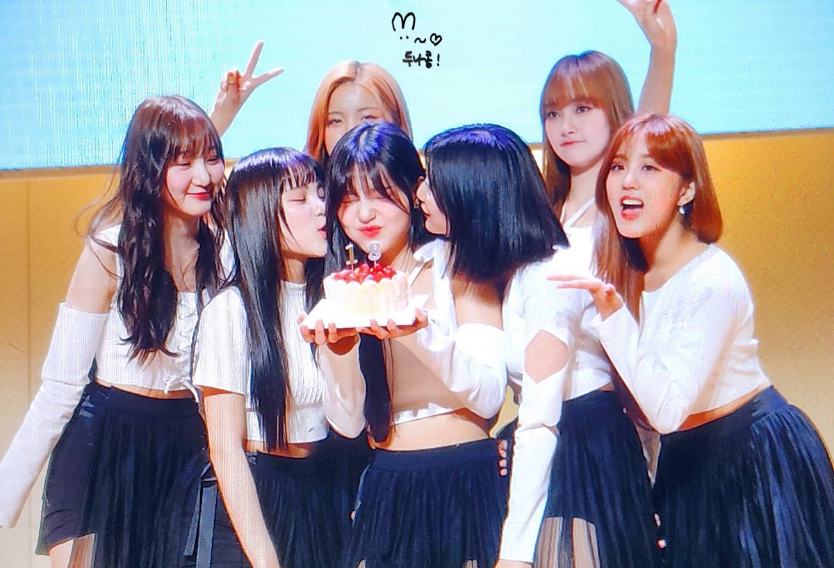 CSR_DUNA's tweet photo. 220428 팬싸 프리뷰

🐰🎂 

#첫사랑 #CSR #두나 #DUNA #두나랑콩콩 @CSR_offcl https://t.co/Y0y4ikDQ7M