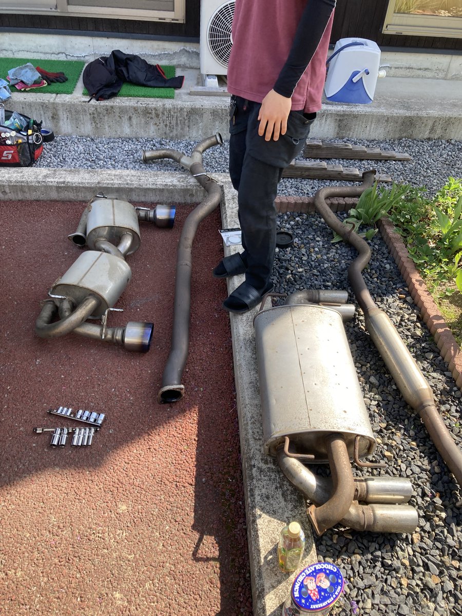 yuto_s13's tweet photo. 朝からマフラー交換🛠
美品なのでヤフオク行き
純正戻しでアパートでも大丈夫だね!
ご依頼あざした
#roughstation https://t.co/cjfcu8vYSt