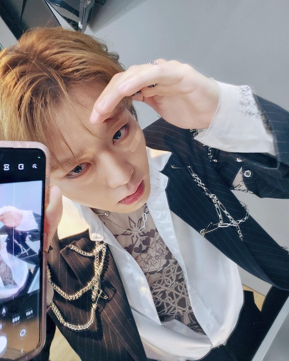 daystar_990529's tweet photo. 230429 공식 인스타그램 #박지훈
mz 셀카가 만들어지는 과정

https://t.co/LqPsypussx https://t.co/kgNXyruUPO